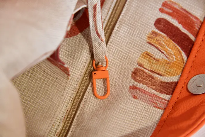 bolso de cuero, Iris M de piel napa de búfalo de agua naranja, pieza única, fabricada en La Palma, Islas Canarias, España, Europa