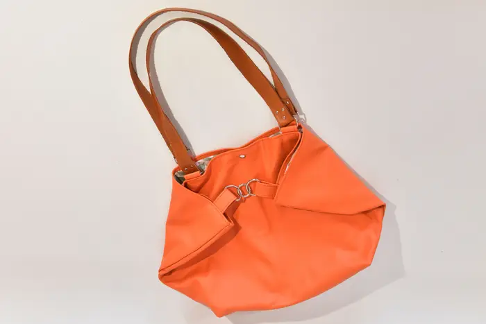bolso de cuero, Sarah playa L de cuero napa de vaca en color naranja, pieza única, fabricada en La Palma, Islas Canarias, España, Europa