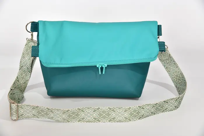 Ledertasche, Sam flex M aus Napp Wasserbüffelleder in petrol und türkis, Unikat, hergestellt auf La Palma, Kanarische Inseln, Spanien, Europa