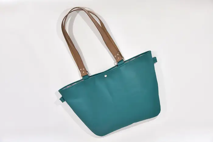 Ledertasche, Sarah S aus Nappa-Wasserbüffelleder in petrol und Schultergurten aus Dickelder, Unikat, hergestellt auf La Palma, Kanarische Inseln, Spanien, Europa