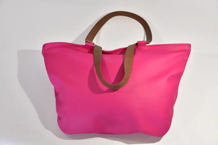 Ledertasche, Sarah Zip M aus pinkem Anilin-Nappa-Rindsleder, Unikat, hergestellt auf La Palma, Kanarische Inseln, Spanien, Europa