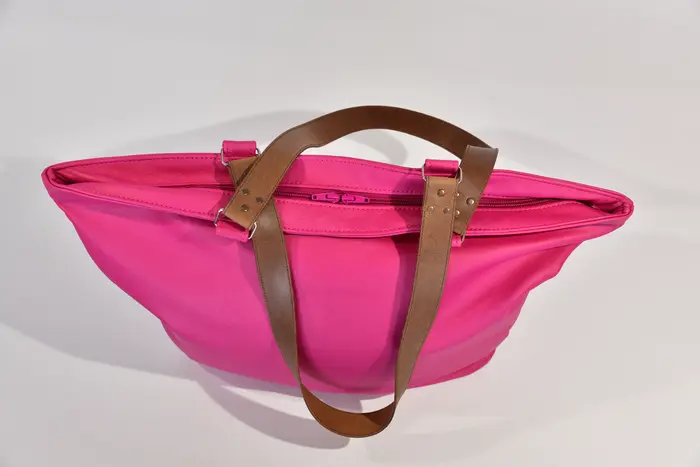 Ledertasche, Sarah Zip M aus pinkem Anilin-Nappa-Rindsleder, Unikat, hergestellt auf La Palma, Kanarische Inseln, Spanien, Europa