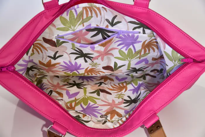 Ledertasche, Sarah Zip M aus pinkem Anilin-Nappa-Rindsleder, Unikat, hergestellt auf La Palma, Kanarische Inseln, Spanien, Europa