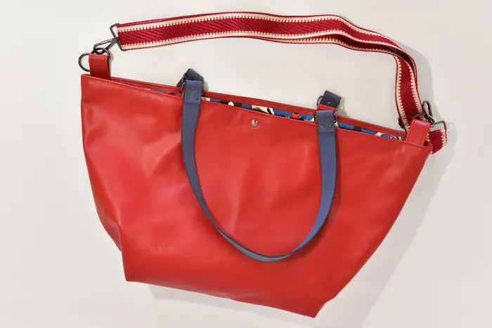 Ledertasche, Sarah playa L aus Anilin-Nappa-Rindsleder in rot, Unikat, hergestellt auf La Palma, Kanarische Inseln, Spanien, Europa