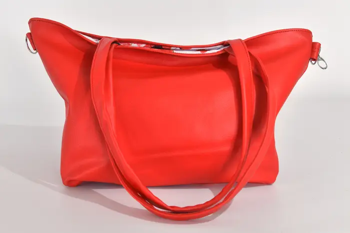 Ledertasche, Sarah S aus Nappa-Wasserbüffelleder in rotorange, Unikat, hergestellt auf La Palma, Kanarische Inseln, Spanien, Europa