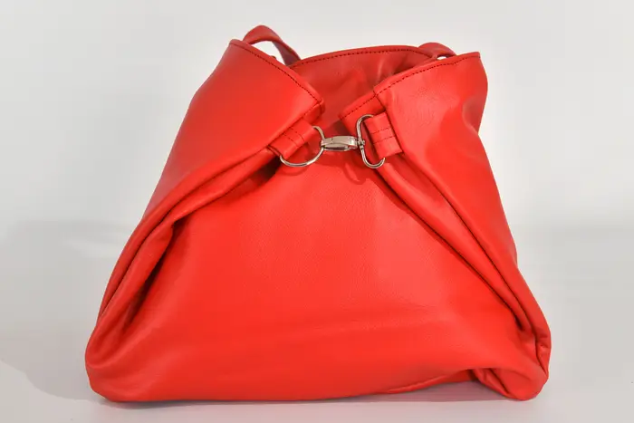 Ledertasche, Sarah S aus Nappa-Wasserbüffelleder in rotorange, Unikat, hergestellt auf La Palma, Kanarische Inseln, Spanien, Europa