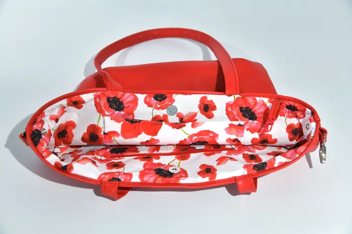Ledertasche, Sarah S aus Nappa-Wasserbüffelleder in rotorange, Unikat, hergestellt auf La Palma, Kanarische Inseln, Spanien, Europa