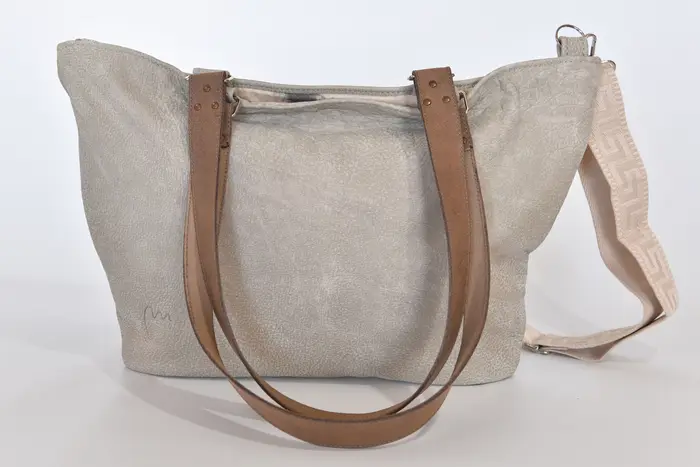 Ledertasche, Sarah S aus weichem, vintage Wasserbüffel-Nubuckleder in schlammgrau und Schultergurten aus Dickelder, Unikat, hergestellt auf La Palma, Kanarische Inseln, Spanien, Europa