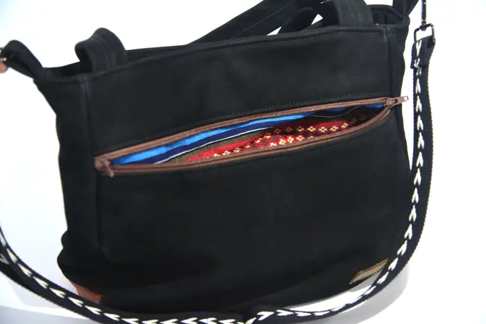 Ledertasche, Lena M aus geschliffenem Nubuk-Rindsleder und Anilin-Nappa-Wasserbüffelleder in schwarz und lehmbraun, Unikat, hergestellt auf La Palma, Kanarische Inseln, Spanien, Europa