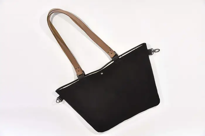 Ledertasche, Sarah S aus geschliffenem Nubuckleder und glänzendem Anilin-Nappaleder in schwarz und Schultergurten aus Dickelder, Unikat, hergestellt auf La Palma, Kanarische Inseln, Spanien, Europa