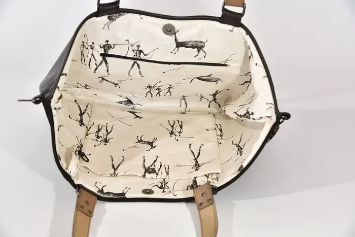 Ledertasche, Sarah S aus geschliffenem Nubuckleder und glänzendem Anilin-Nappaleder in schwarz und Schultergurten aus Dickelder, Unikat, hergestellt auf La Palma, Kanarische Inseln, Spanien, Europa
