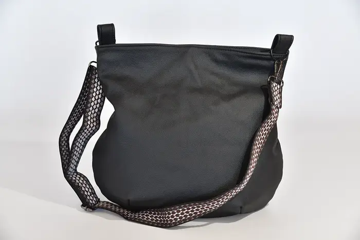 bolso de cuero, Iris L de suave y resistente piel de vaca en negro, pieza única, fabricada en La Palma, Islas Canarias, España, Europa