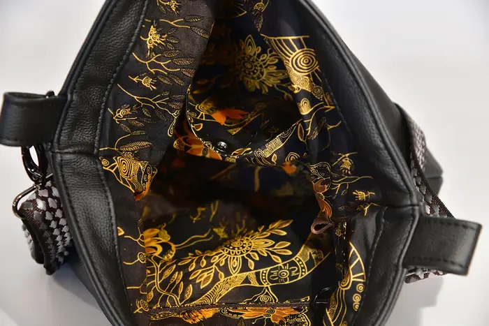 bolso de cuero, Iris L de suave y resistente piel de vaca en negro, pieza única, fabricada en La Palma, Islas Canarias, España, Europa
