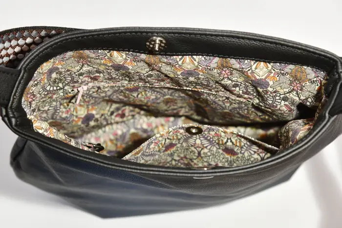 bolso de cuero, Iris M de piel de vaca negra, suave y resistente, pieza única, fabricada en La Palma, Islas Canarias, España, Europa