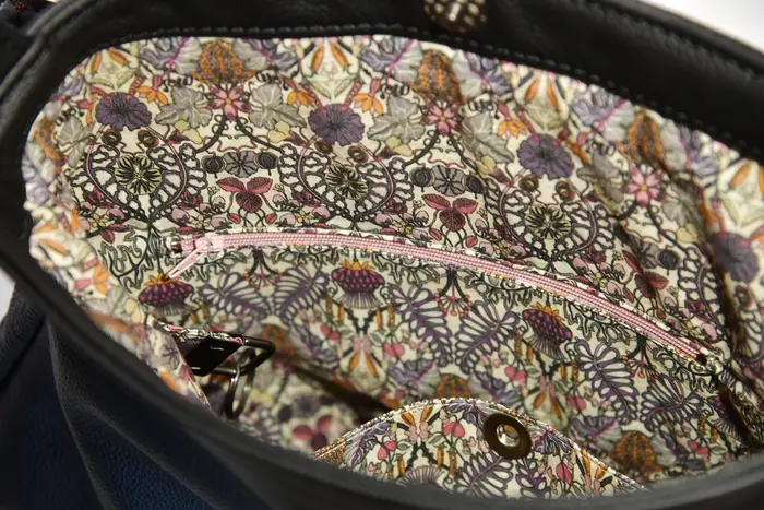 bolso de cuero, Iris M de piel de vaca negra, suave y resistente, pieza única, fabricada en La Palma, Islas Canarias, España, Europa