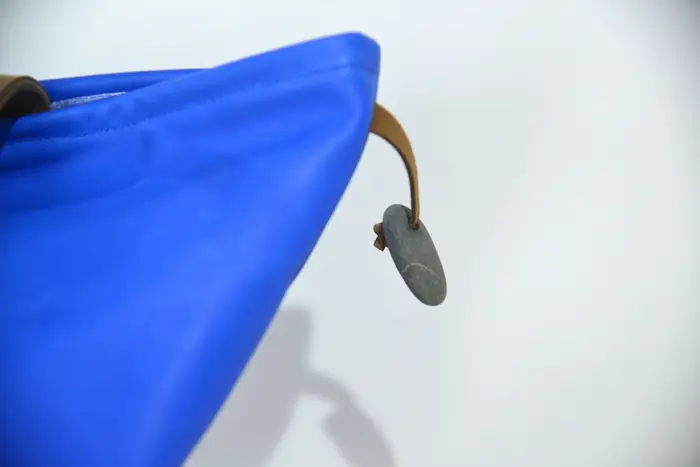 Ledertasche, Sarah S aus vollnarbigem, pflanzlich softem Rindsleder in sehr blau, Unikat, hergestellt auf La Palma, Kanarische Inseln, Spanien, Europa