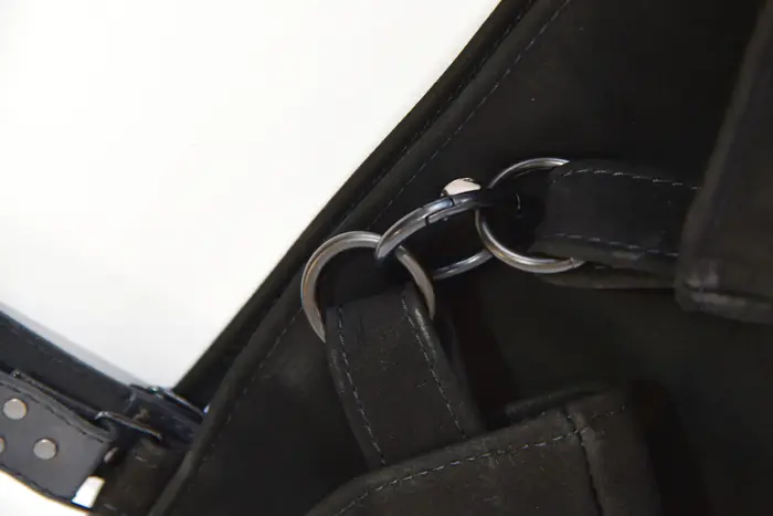 Ledertasche, Sarah playa L aus geschliffenem Rindsnubuckleder in sehr schwarz, Unikat, hergestellt auf La Palma, Kanarische Inseln, Spanien, Europa
