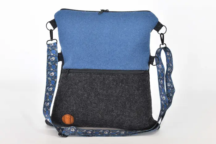 handgefertigte Tasche aus Walkloden, Sam flex M aus Walkloden aus 100% Schafschurwolle in steingrau und petrol, Unikat, hergestellt auf La Palma, Kanarische Inseln, Spanien, Europa