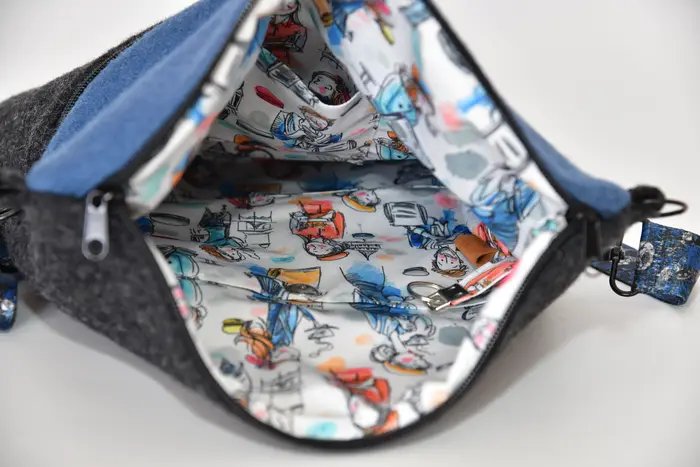 handgefertigte Tasche aus Walkloden, Sam flex M aus Walkloden aus 100% Schafschurwolle in steingrau und petrol, Unikat, hergestellt auf La Palma, Kanarische Inseln, Spanien, Europa