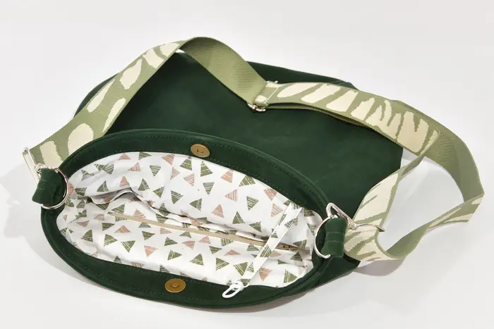 bolso de cuero, Iris M en nubuc de búfalo de agua en verde abeto, pieza única, fabricada en La Palma, Islas Canarias, España, Europa