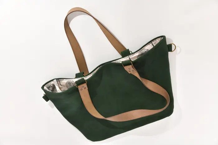 Ledertasche, Sarah S aus geschliffenem Nubuckleder in tannengrün und Schultergurten aus Dickelder, Unikat, hergestellt auf La Palma, Kanarische Inseln, Spanien, Europa