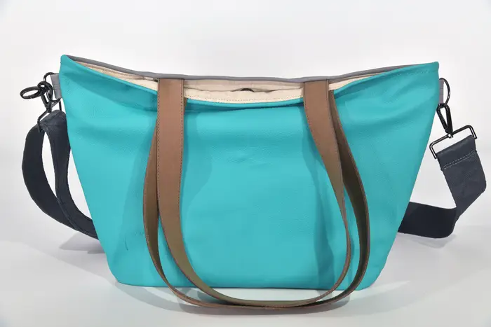 Ledertasche, Sarah S aus Nappa-Wasserbüffelleder in türkis und geschliffenem Nubuckleder in blaugrau und Schultergurten aus Dickelder, Unikat, hergestellt auf La Palma, Kanarische Inseln, Spanien, Europa