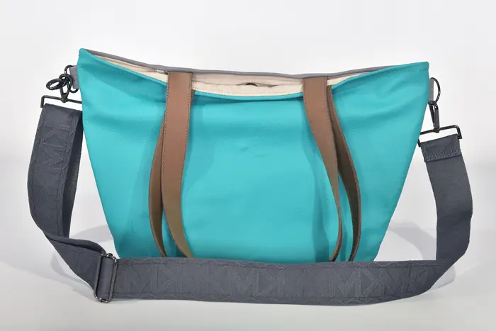 Ledertasche, Sarah S aus Nappa-Wasserbüffelleder in türkis und geschliffenem Nubuckleder in blaugrau und Schultergurten aus Dickelder, Unikat, hergestellt auf La Palma, Kanarische Inseln, Spanien, Europa