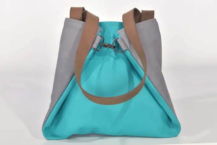 Ledertasche, Sarah S aus Nappa-Wasserbüffelleder in türkis und geschliffenem Nubuckleder in blaugrau und Schultergurten aus Dickelder, Unikat, hergestellt auf La Palma, Kanarische Inseln, Spanien, Europa