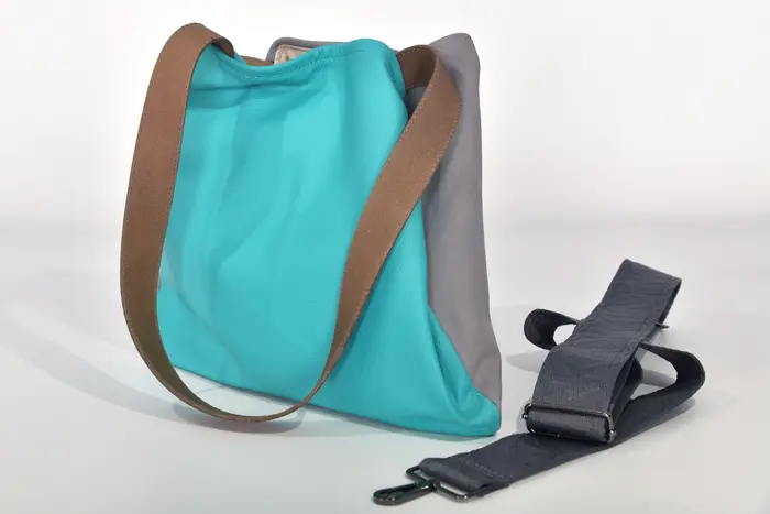Ledertasche, Sarah S aus Nappa-Wasserbüffelleder in türkis und geschliffenem Nubuckleder in blaugrau und Schultergurten aus Dickelder, Unikat, hergestellt auf La Palma, Kanarische Inseln, Spanien, Europa