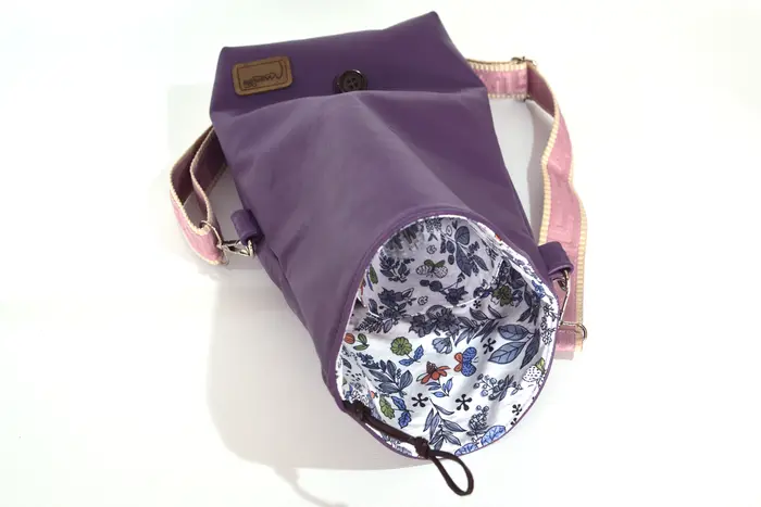 Ledertasche, Sam blando S aus violettem Anilin-Nappaleder, Unikat, hergestellt auf La Palma, Kanarische Inseln, Spanien, Europa