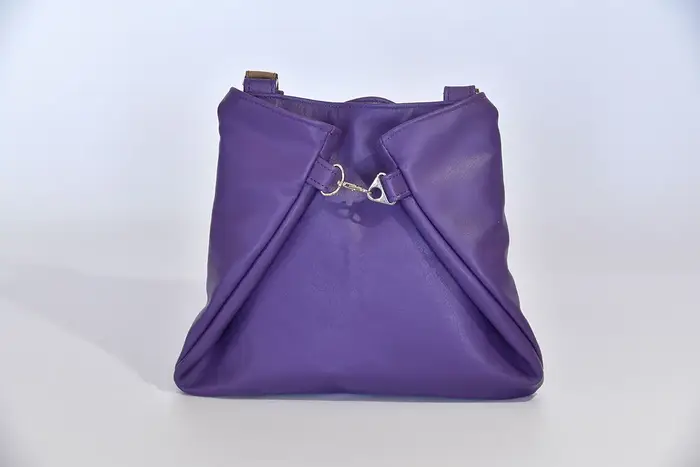 Ledertasche, Sarah S aus Anilin-Nappaleder in violett und Schultergurten aus Dickelder, Unikat, hergestellt auf La Palma, Kanarische Inseln, Spanien, Europa
