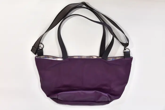 Ledertasche, Sarah Playa L aus Anilin-Nappaleder in violett, Unikat, hergestellt auf La Palma, Kanarische Inseln, Spanien, Europa