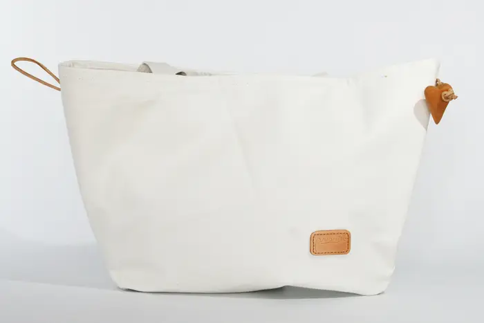 Ledertasche, Sarah S aus Nappa-Wasserbüffelleder in weiß, Unikat, hergestellt auf La Palma, Kanarische Inseln, Spanien, Europa