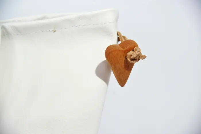Ledertasche, Sarah S aus Nappa-Wasserbüffelleder in weiß, Unikat, hergestellt auf La Palma, Kanarische Inseln, Spanien, Europa