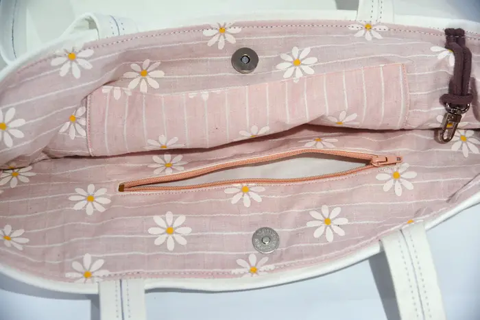 Ledertasche, Sarah S aus Nappa-Wasserbüffelleder in weiß, Unikat, hergestellt auf La Palma, Kanarische Inseln, Spanien, Europa