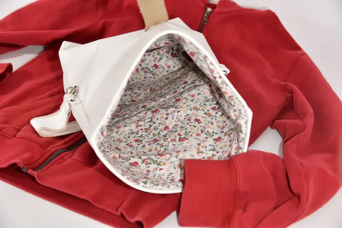 Ledertasche, Sam M aus Nappa-Wasserbüffelleder in weiß, Unikat, hergestellt auf La Palma, Kanarische Inseln, Spanien, Europa