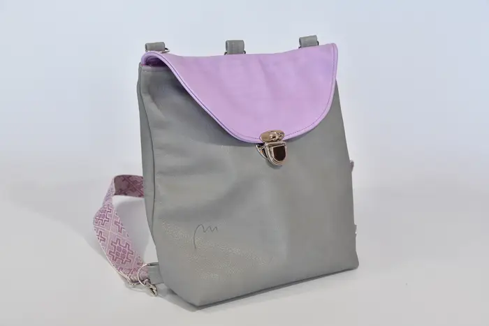 Ledertasche, Ainoha M aus vollnarbigem Anilin-Nappaleder und pflanzlich softem Rindsleder in grau und pastell lila, Unikat, hergestellt auf La Palma, Kanarische Inseln, Spanien, Europa