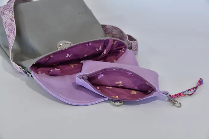 Ledertasche, Ainoha M aus vollnarbigem Anilin-Nappaleder und pflanzlich softem Rindsleder in grau und pastell lila, Unikat, hergestellt auf La Palma, Kanarische Inseln, Spanien, Europa