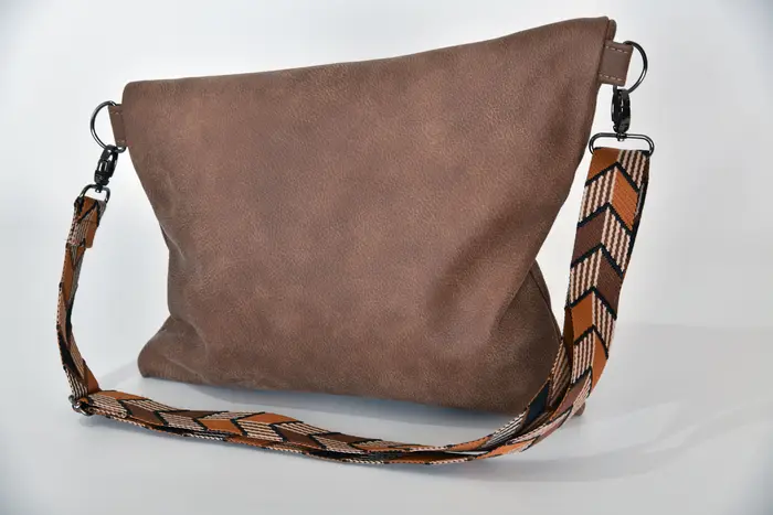 Sam dia M aus weichem Nubuk-Vintage-Wasserbüffelleder in kastanie
