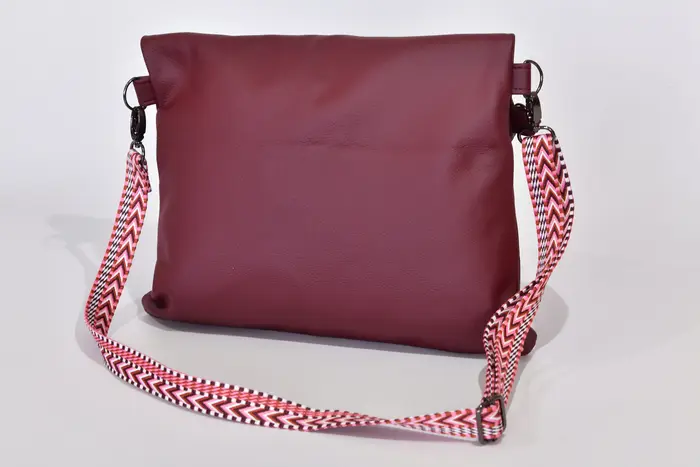Sam flex M aus semianilin gefärbtem Nappa-Rindsleder in aubergine