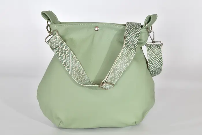 bolso de cuero, Iris S de cuero de vaca suave y resistente en verde menta, pieza única, fabricada en La Palma, Islas Canarias, España, Europa