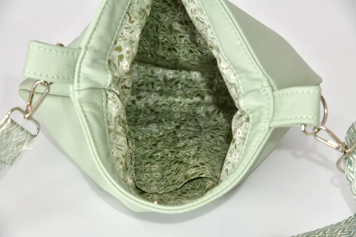 bolso de cuero, Iris S de cuero de vaca suave y resistente en verde menta, pieza única, fabricada en La Palma, Islas Canarias, España, Europa