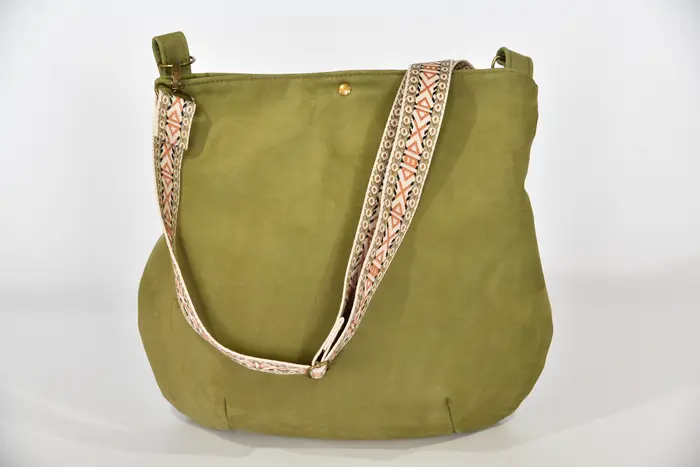 bolso de cuero, Iris L de nobuk de vaca fino y suave en verde oliva, pieza única, fabricada en La Palma, Islas Canarias, España, Europa