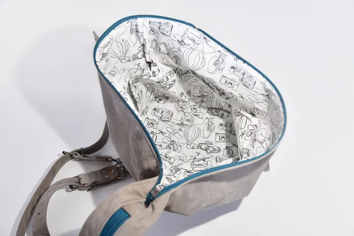 Lederrucksack, Tim S aus geschliffenem Nubuk-Wasserbüffelleder in babyelefantengrau, Unikat, hergestellt auf La Palma, Kanarische Inseln, Spanien, Europa