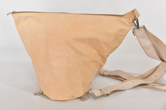 Lederrucksack, Tim S aus geschliffenem Nubuk-Wasserbüffelleder in beige, Unikat, hergestellt auf La Palma, Kanarische Inseln, Spanien, Europa