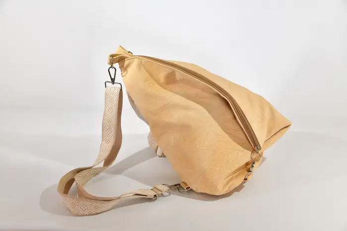 Lederrucksack, Tim S aus geschliffenem Nubuk-Wasserbüffelleder in beige, Unikat, hergestellt auf La Palma, Kanarische Inseln, Spanien, Europa