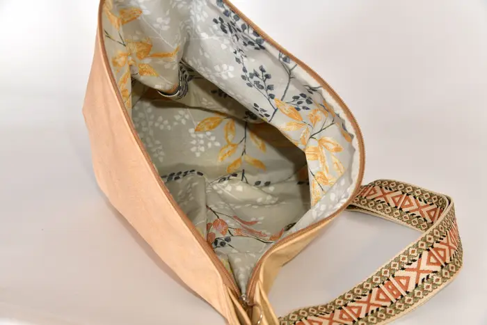 Lederrucksack, Tim S aus geschliffenem Nubuk-Wasserbüffelleder in beige, Unikat, hergestellt auf La Palma, Kanarische Inseln, Spanien, Europa