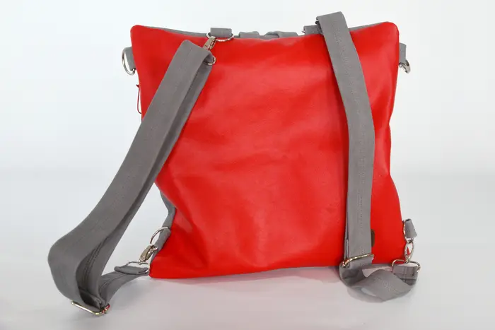 Lederrucksack, Petra M aus geschliffenem Nubuk-Wasserbüffelleder in blaugrau und Nappa-Wasserbüffelleder in rotorange, Unikat, hergestellt auf La Palma, Kanarische Inseln, Spanien, Europa
