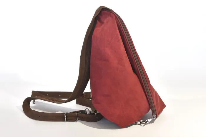 Lederrucksack, Tim S aus geschliffenem Nubuckleder in bordeaux und braun, Unikat, hergestellt auf La Palma, Kanarische Inseln, Spanien, Europa