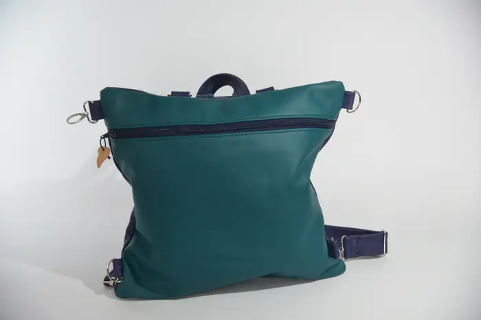 Lederrucksack, Petra M aus Anilin-Nappar-Rindsleder, in dunkelblau und Nappa-Wasserbüffelleder in petrol, Unikat, hergestellt auf La Palma, Kanarische Inseln, Spanien, Europa